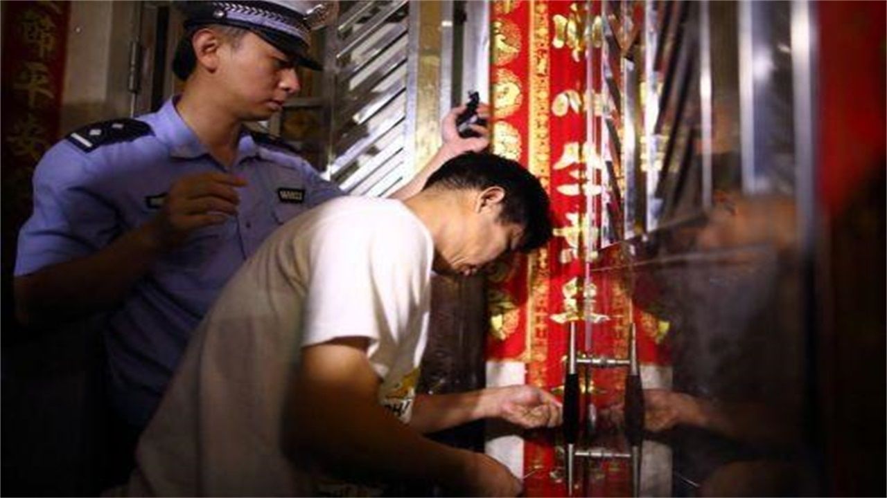 安康请开锁师傅开了锁后，师傅为什么一般都不进门，就算主人请也不进去？